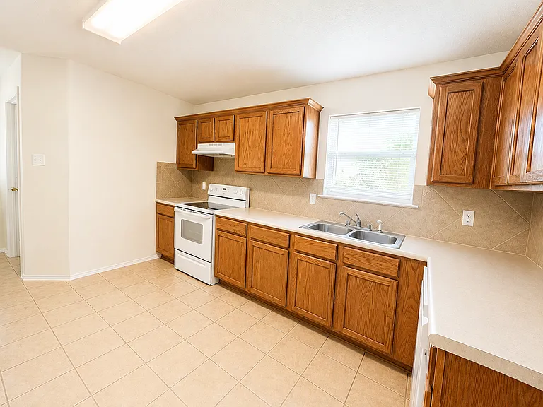 5406 Boot Scootin Ct — Photo 9