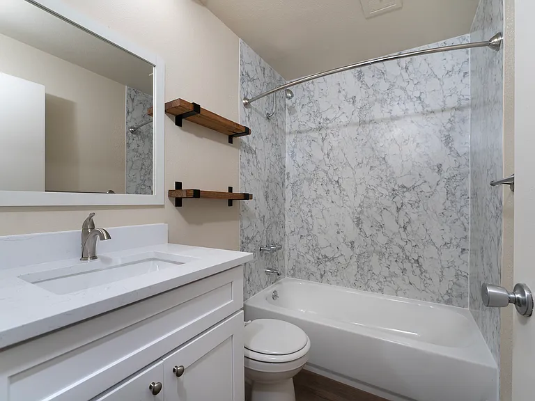 1 Bed 1 Bath w/ View - 750 Sq Ft 1 Bed 1 Bath w/ View - 750 Sq Ft