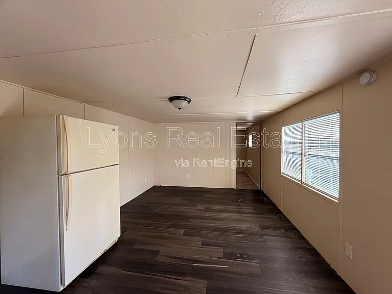 7972 Breeze Dr — Photo 2