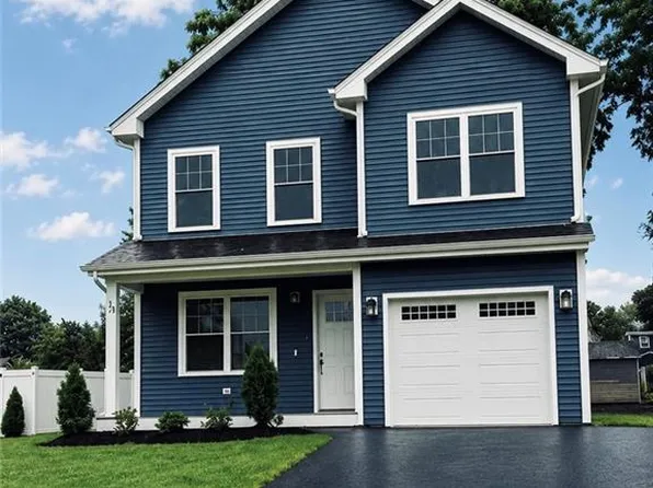 325 East St, Cranston, RI 02920