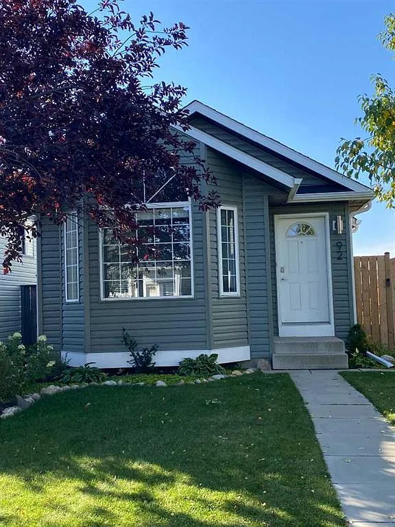 3 bed, 1.5 bath, 959 sqft, $2,050 — Photo 1