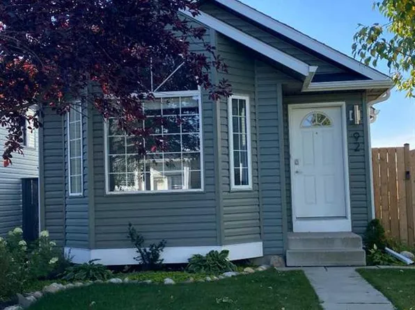 92 Covington Ct NE, Calgary, AB T3K 4L9