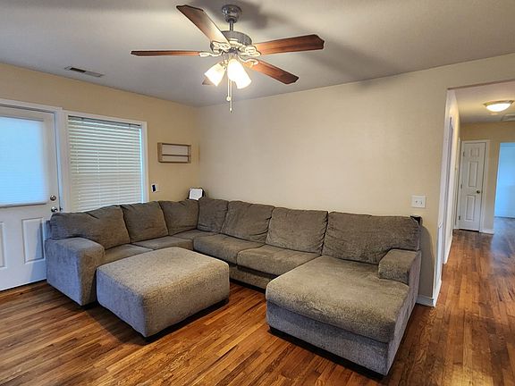 5th image of 214 N Bell St