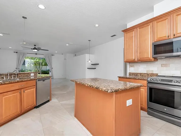 29822 Boyette Oaks Pl — Photo 12