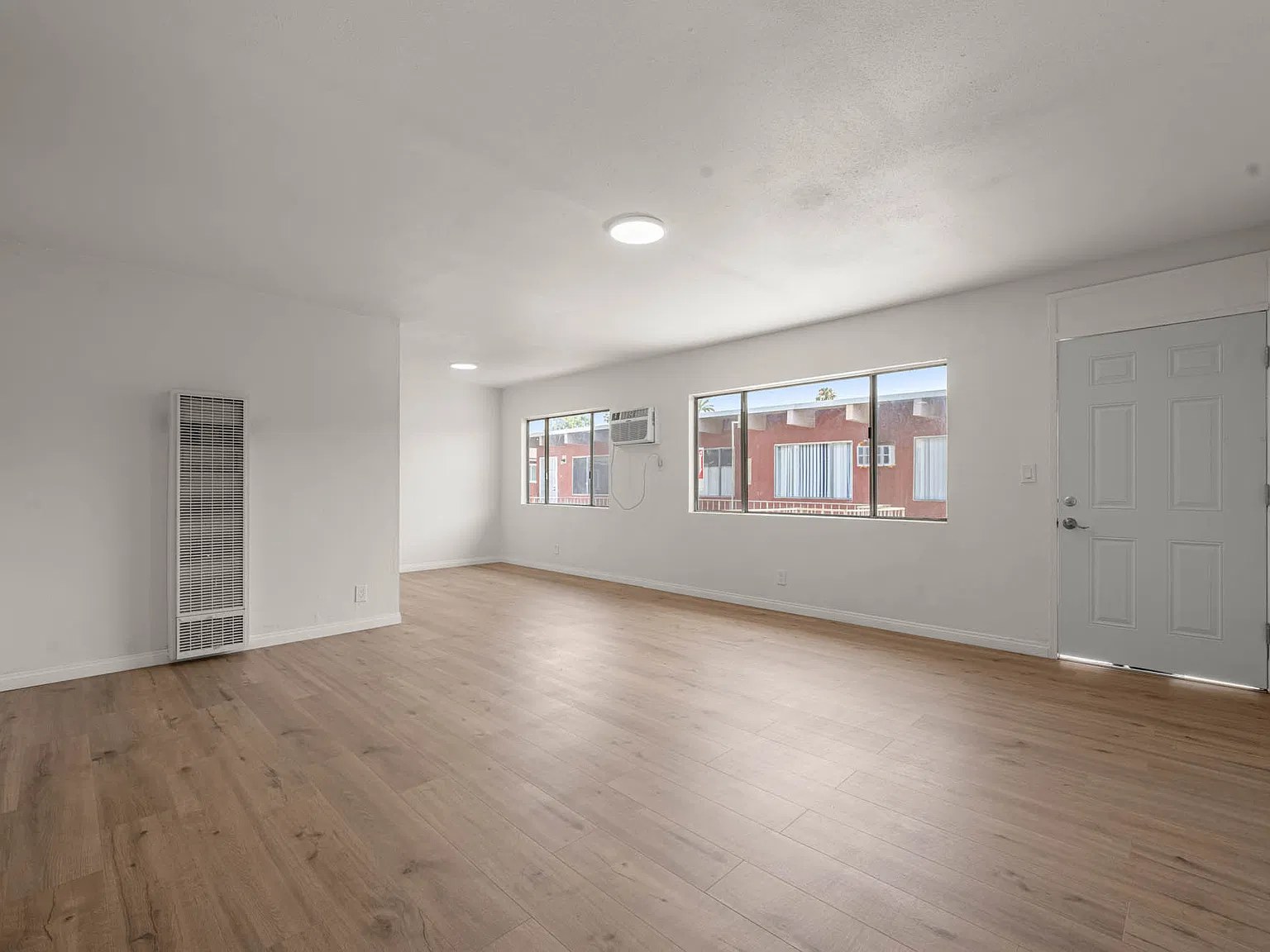 14636 Blythe St — Photo 2