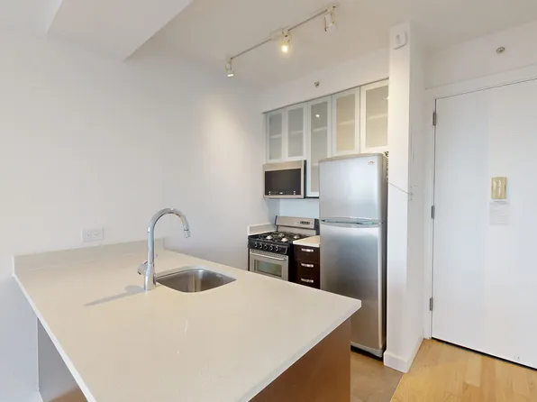 808 Columbus Avenue image 1 of 9