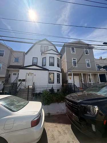 16 Willoughby St Photo 1