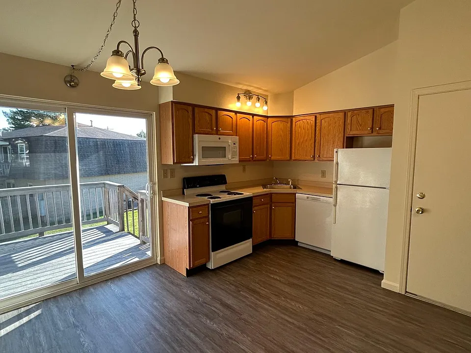 807 Rainbow Dr #3
