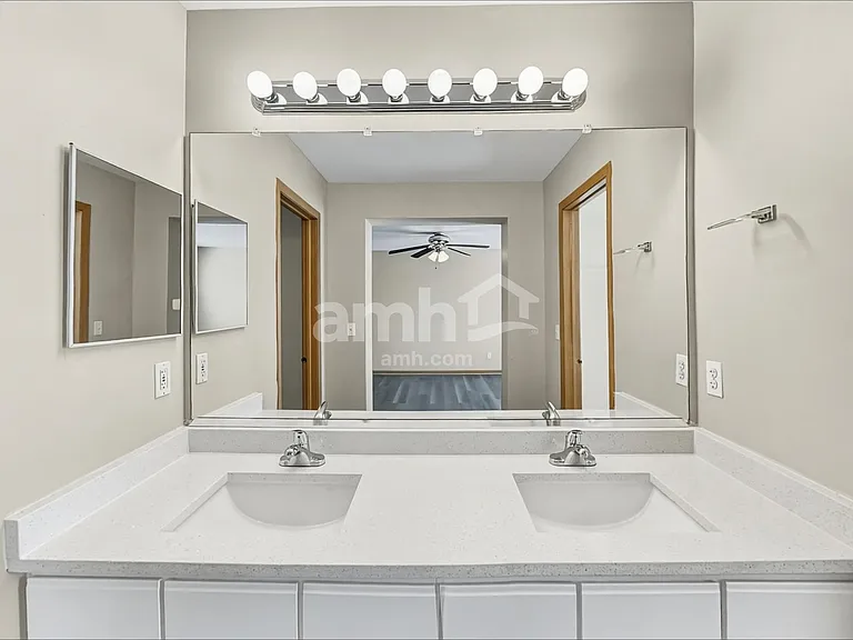 14233 S Hillsdale Ct — Photo 11