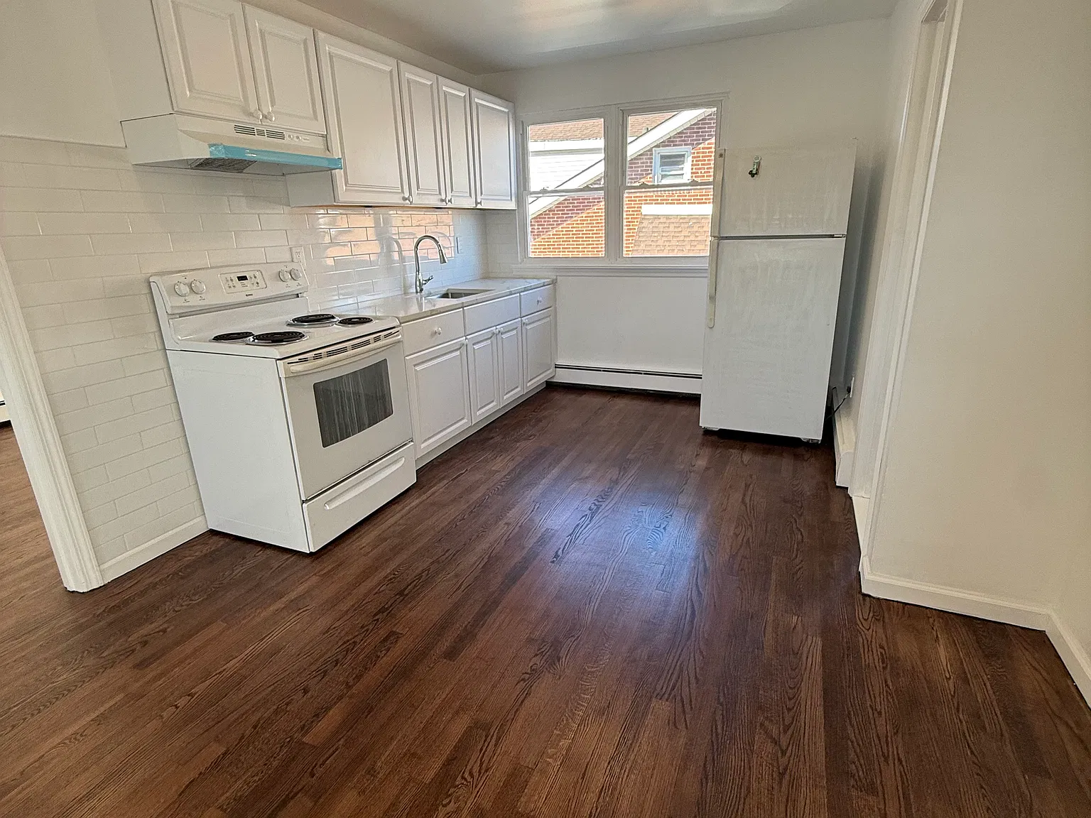 2 bed, 700 sqft, $2,700 — Photo 4
