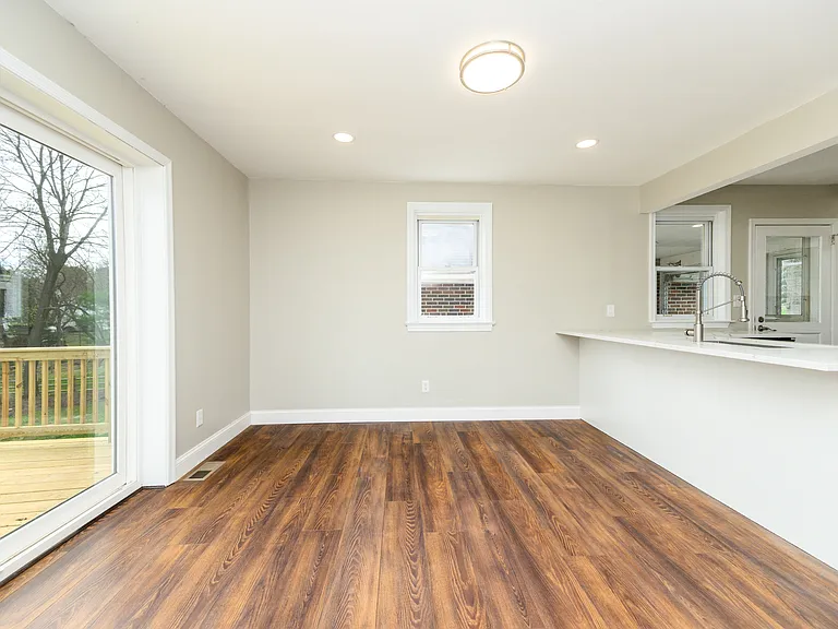 1050 S Keim St — Photo 11