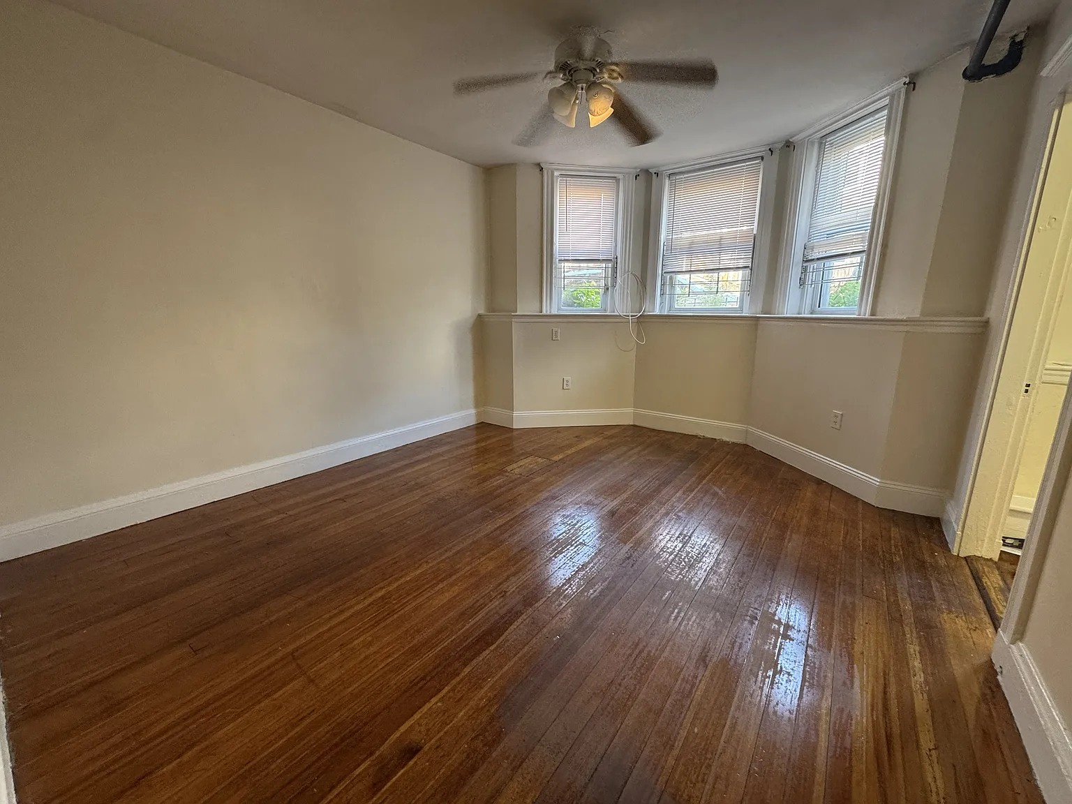 Studio, $1,900 — Photo 2