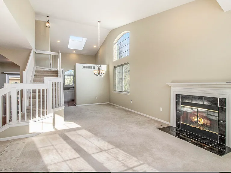 5974 Versailles Ave — Photo 4
