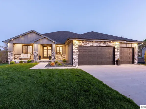 10423 S 166th Cir, Omaha, NE 68136