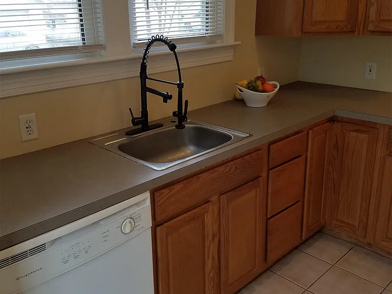 420 Ash St — Photo 2