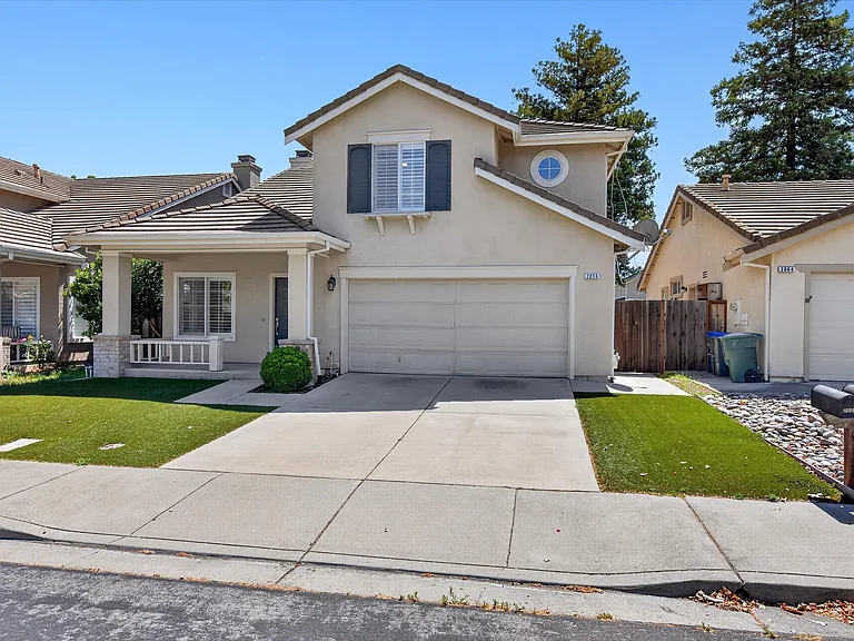 2056 Olivia Ct — Photo 2