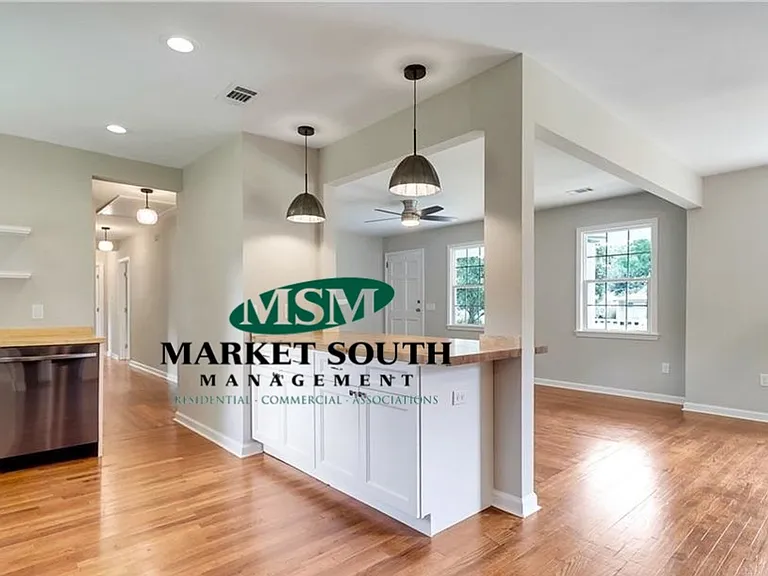 326 Columbus Dr — Photo 20
