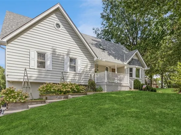 2219 N Whitney Rd, Independence, MO 64058