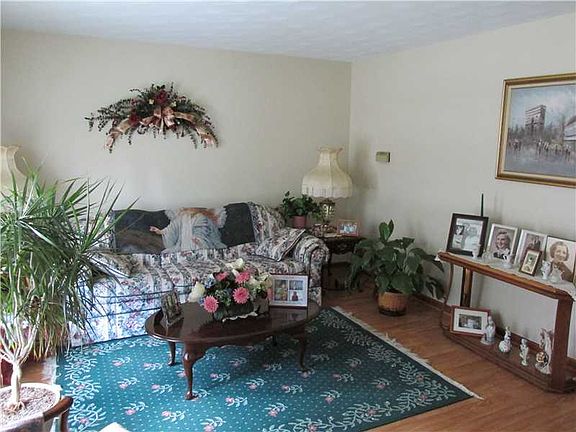 2nd image of 823 Cleardale Dr