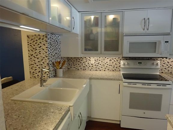 2nd image of 2127 Park Willow Ln APT B