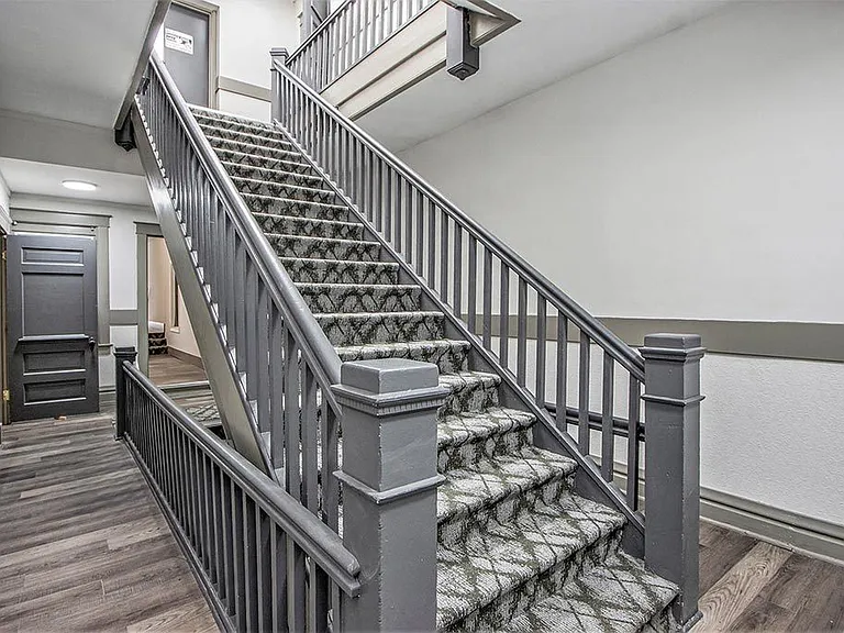 319 N Burdick St — Photo 3
