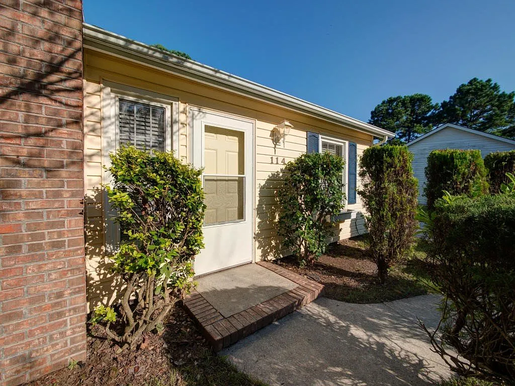 2 bed, 2.0 bath, 891 sqft, $1,100 — Photo 1