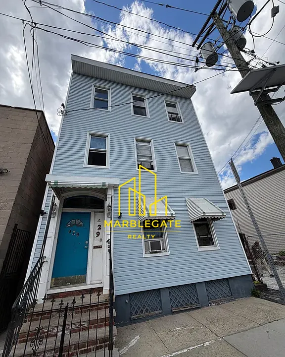 429 S 6th St #33