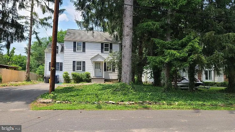 9 Willow Rd photo 1
