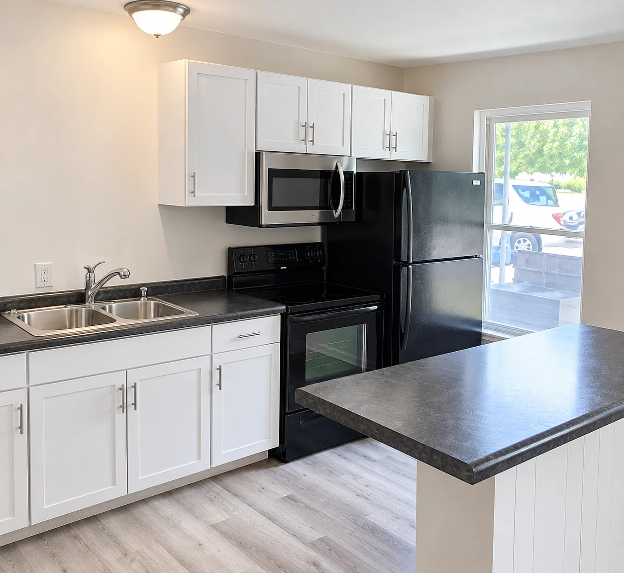 1006 W Main St — Photo 2