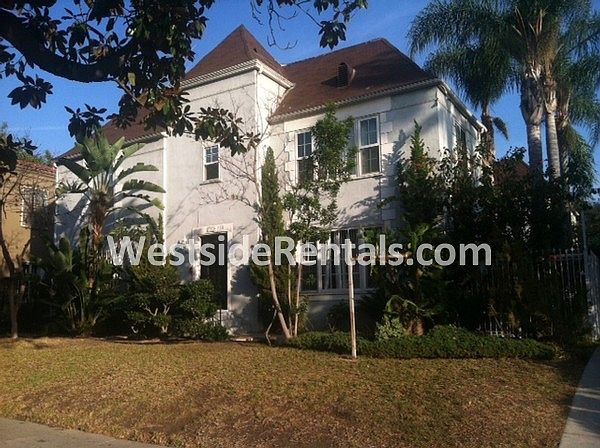 1st image of 732 S Plymouth Blvd APT D
