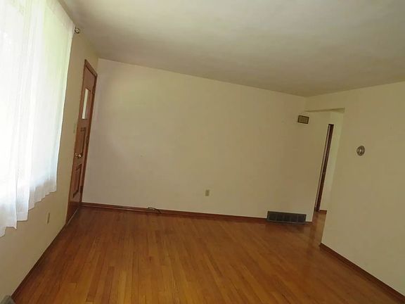 5th image of 435 Hemphill Rd