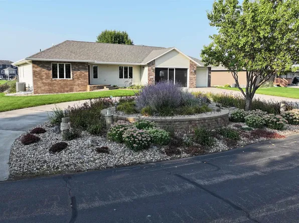 502 Linden Dr, Madison, SD 57042