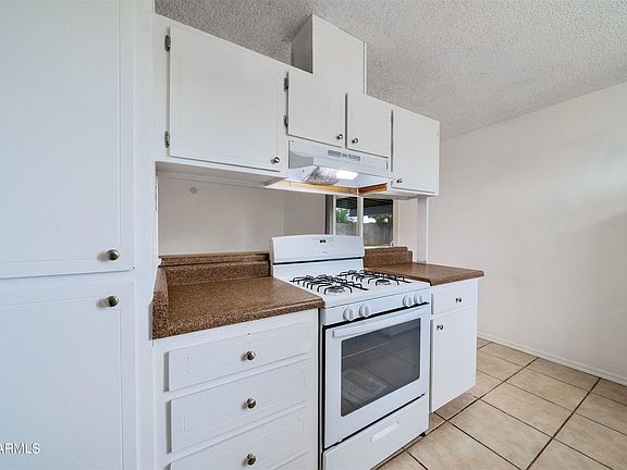 5th image of 4931 E De Medici Dr