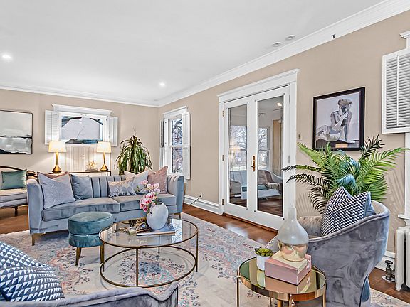 2nd image of 2745 Woodbine Ave