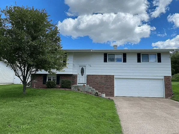 24 Hamlin Heights Dr, Hannibal, MO 63401