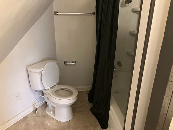 4th image of 319 SE 2nd St APT F