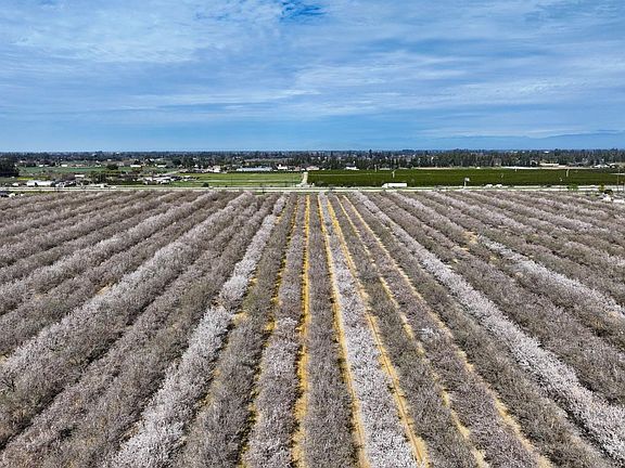 2nd image of 7581 E Kings Canyon Rd