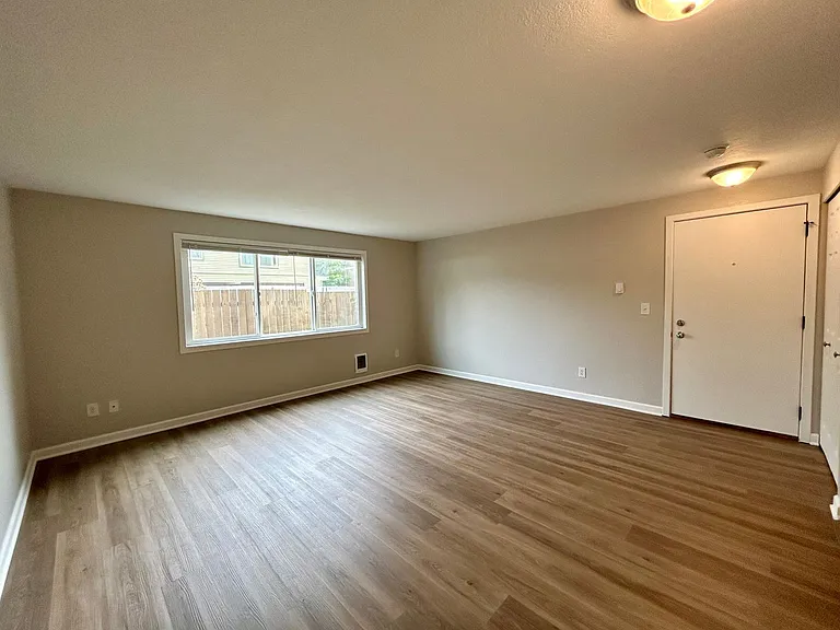 11722 Pinehurst - 8 Unit — Photo 5