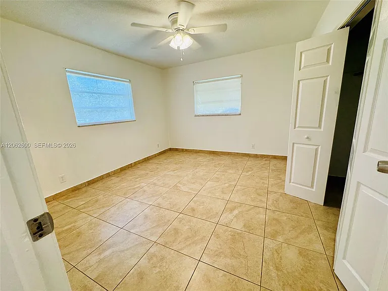 717 NE 10th Ave — Photo 8