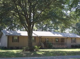 570 Indian Lake Dr, Rainbow City, AL 35906