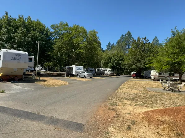 156 Ollis Rd, Cave Junction, OR 97523