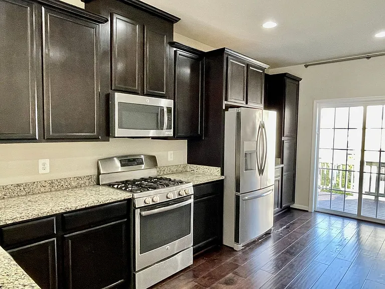 201 Woodstream Cir — Photo 25