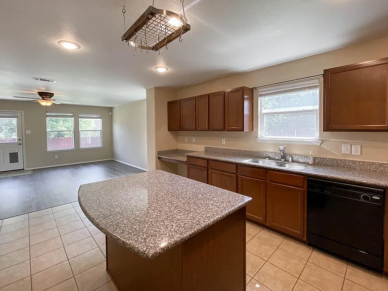 6940 Derbyshire Dr — Photo 6