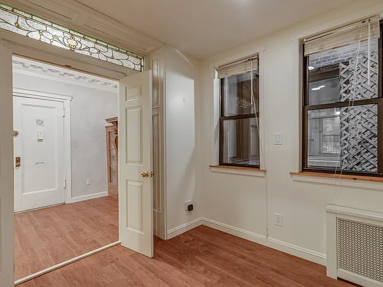 105 E 15th St #6 — Photo 8