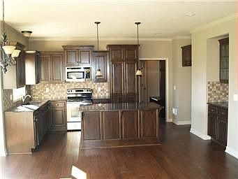5th image of 16381 W 165th St