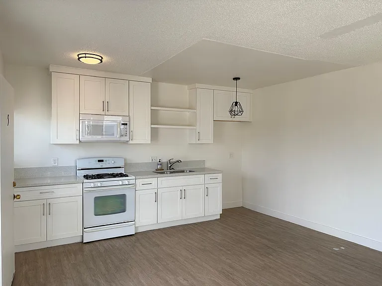 140 W Hoover Ave #5 — Photo 3