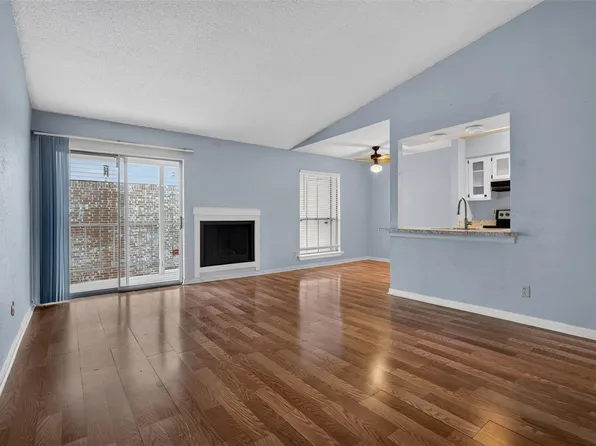 700 Thicket Ln APT 304, Houston, TX 77079