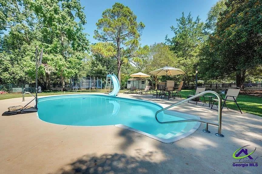 4 bed, 3.5 bath, 4128 sqft, $3,595 — Photo 4