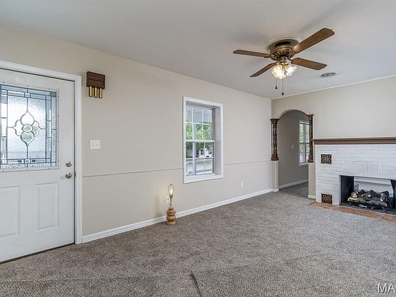 4th image of 1122 Beverly Dr