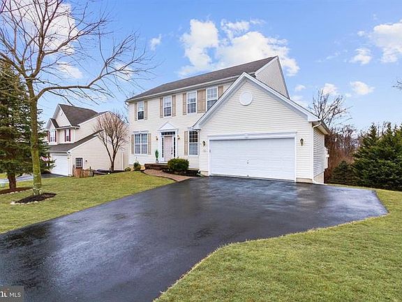 2nd image of 729 Meadowbrook Dr